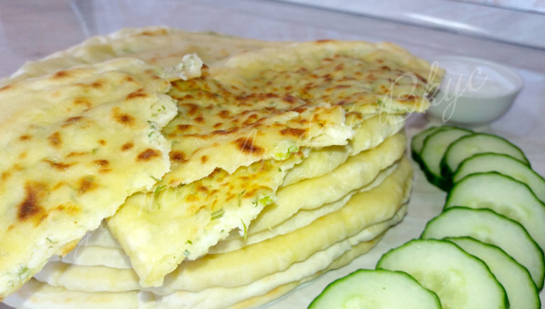 лепешки, на кефире, с сыром, с зеленью,хачапури,хычины,чуду,